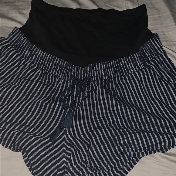 Maternity Shorts - Picture 2 of 4